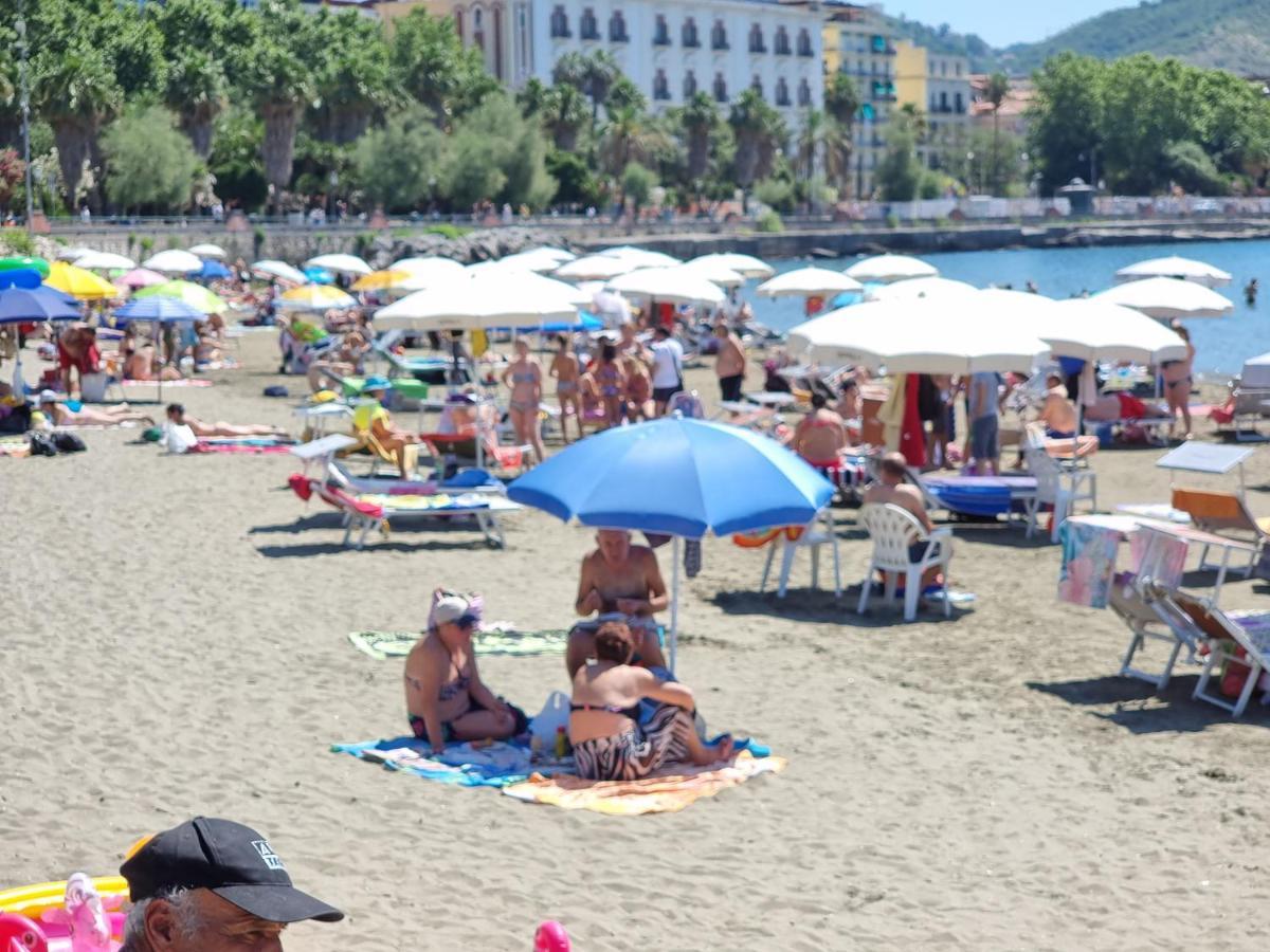 Al Teatro Verdi Luxury Apartment Salerno Kültér fotó