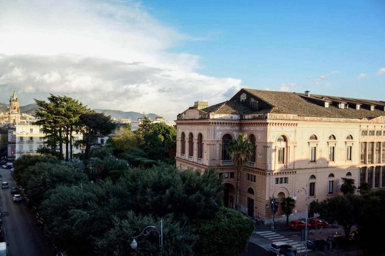 Al Teatro Verdi Luxury Apartment Salerno Kültér fotó